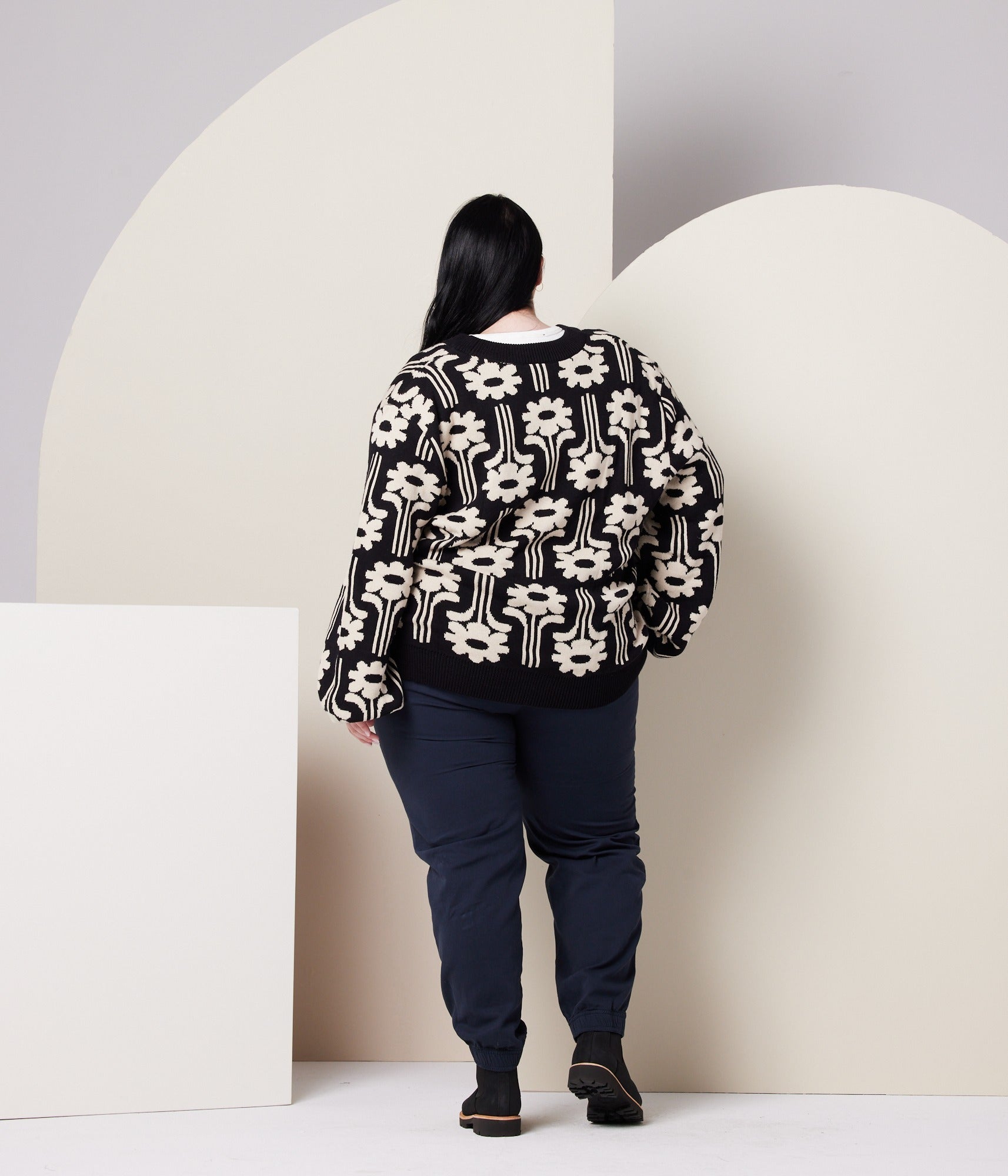 Mars Sweater - Black Flower Motif