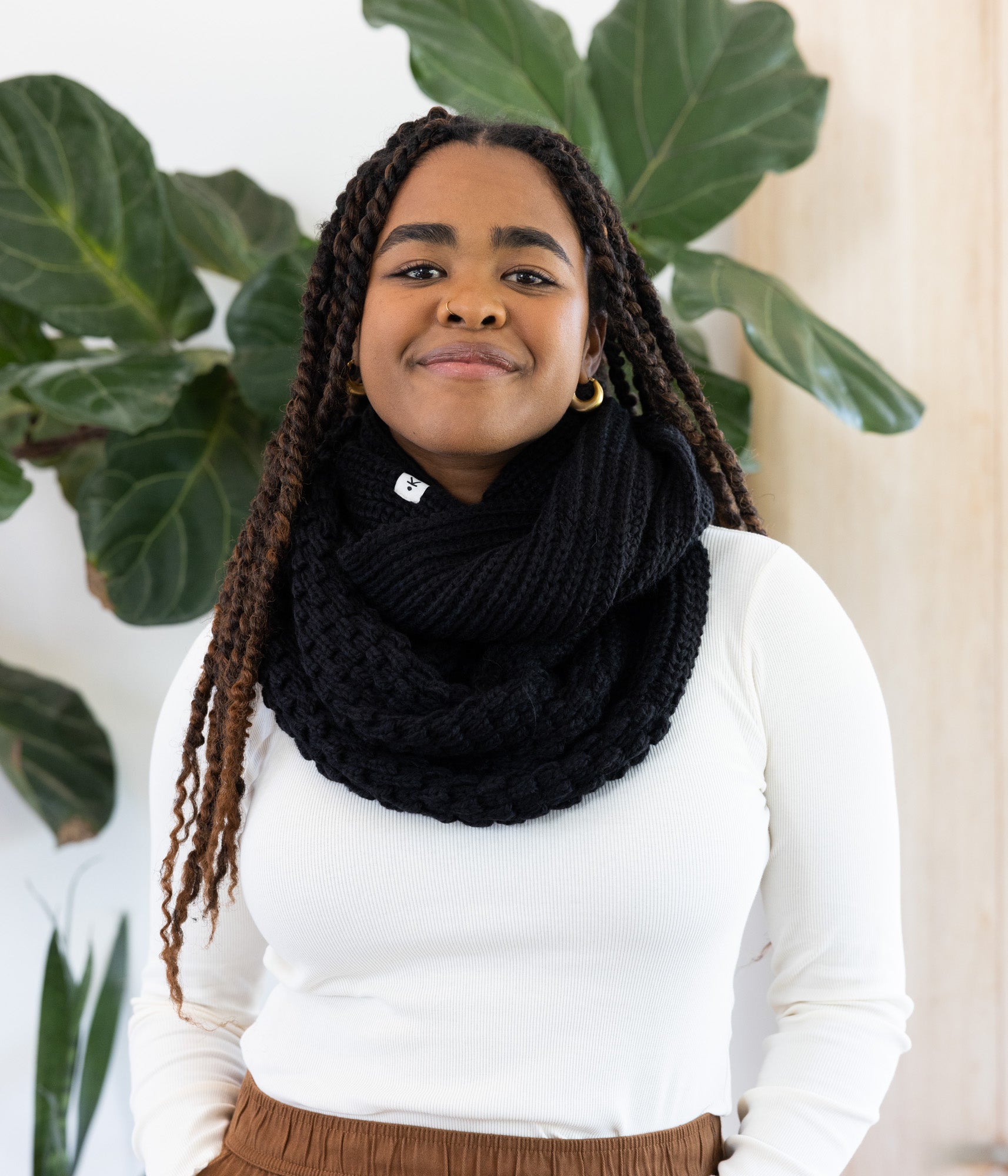 Harper Infinity Scarf Black - Main Image