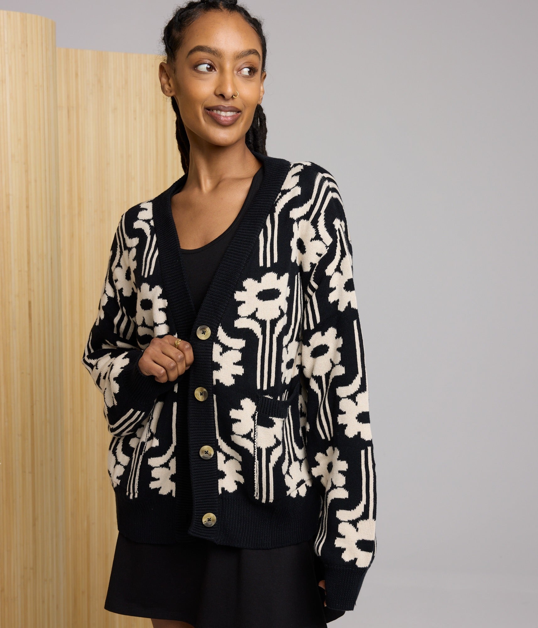 Mars Sweater - Black Flower Motif