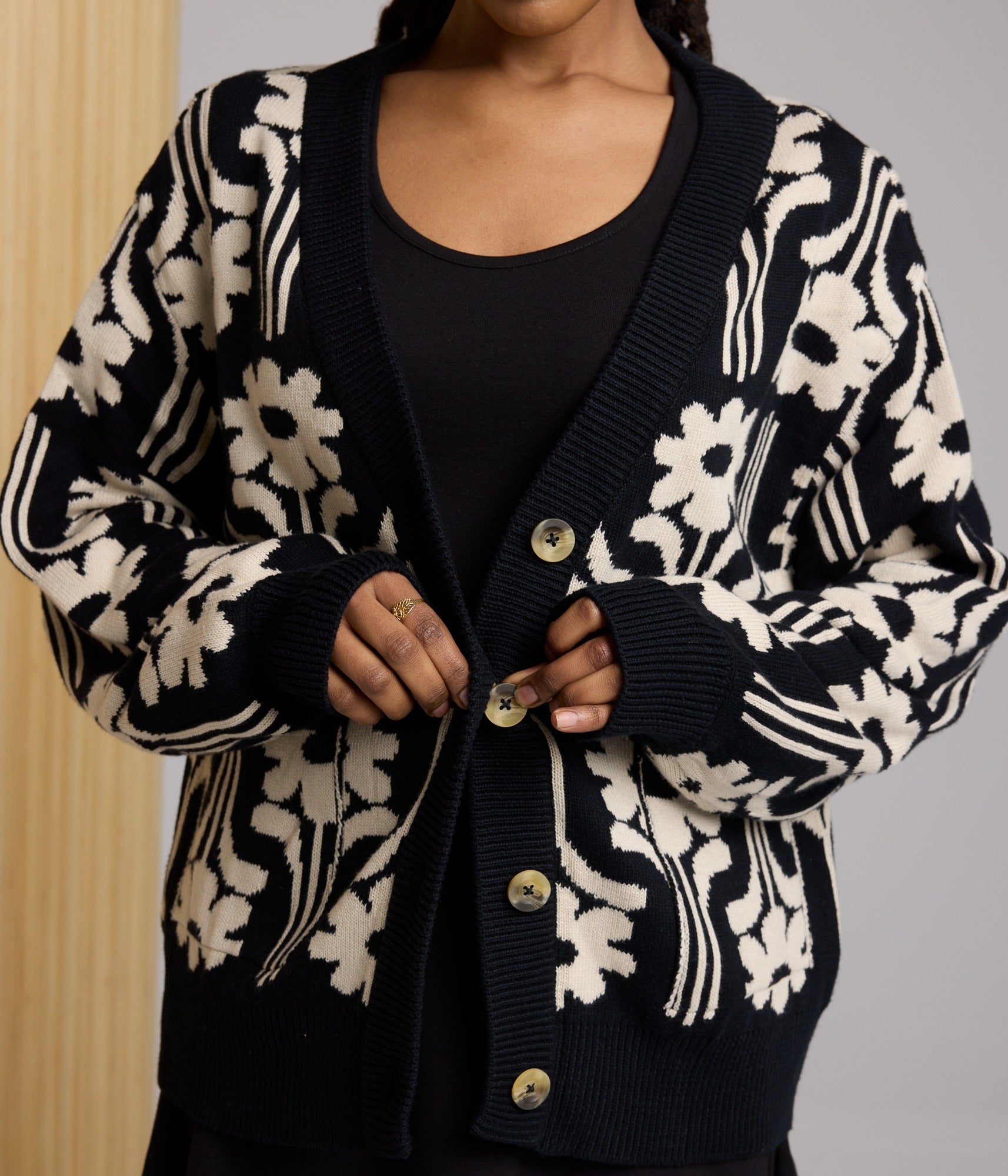 Mars Sweater - Black Flower Motif