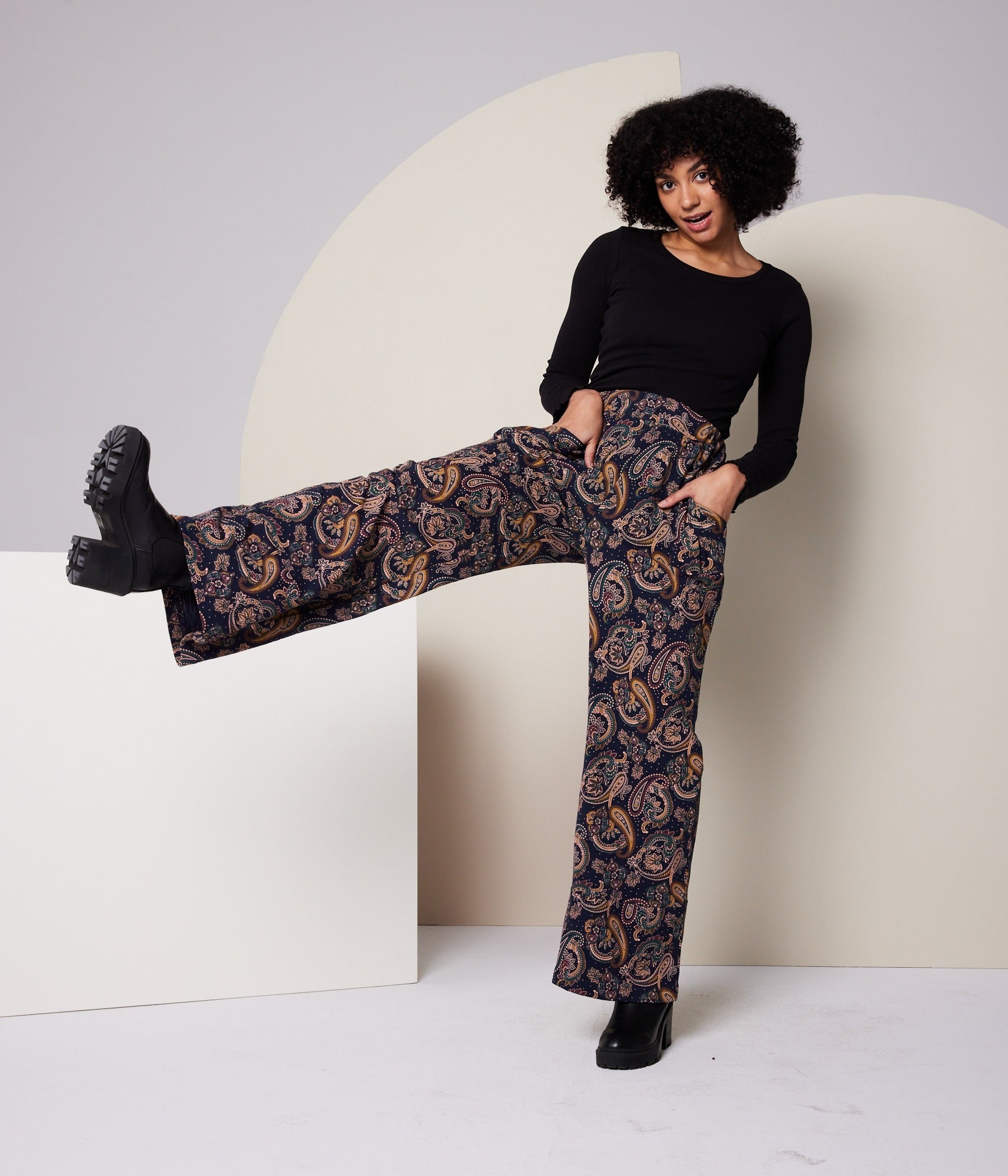 Thorn Pant - Dark Blue Paisley