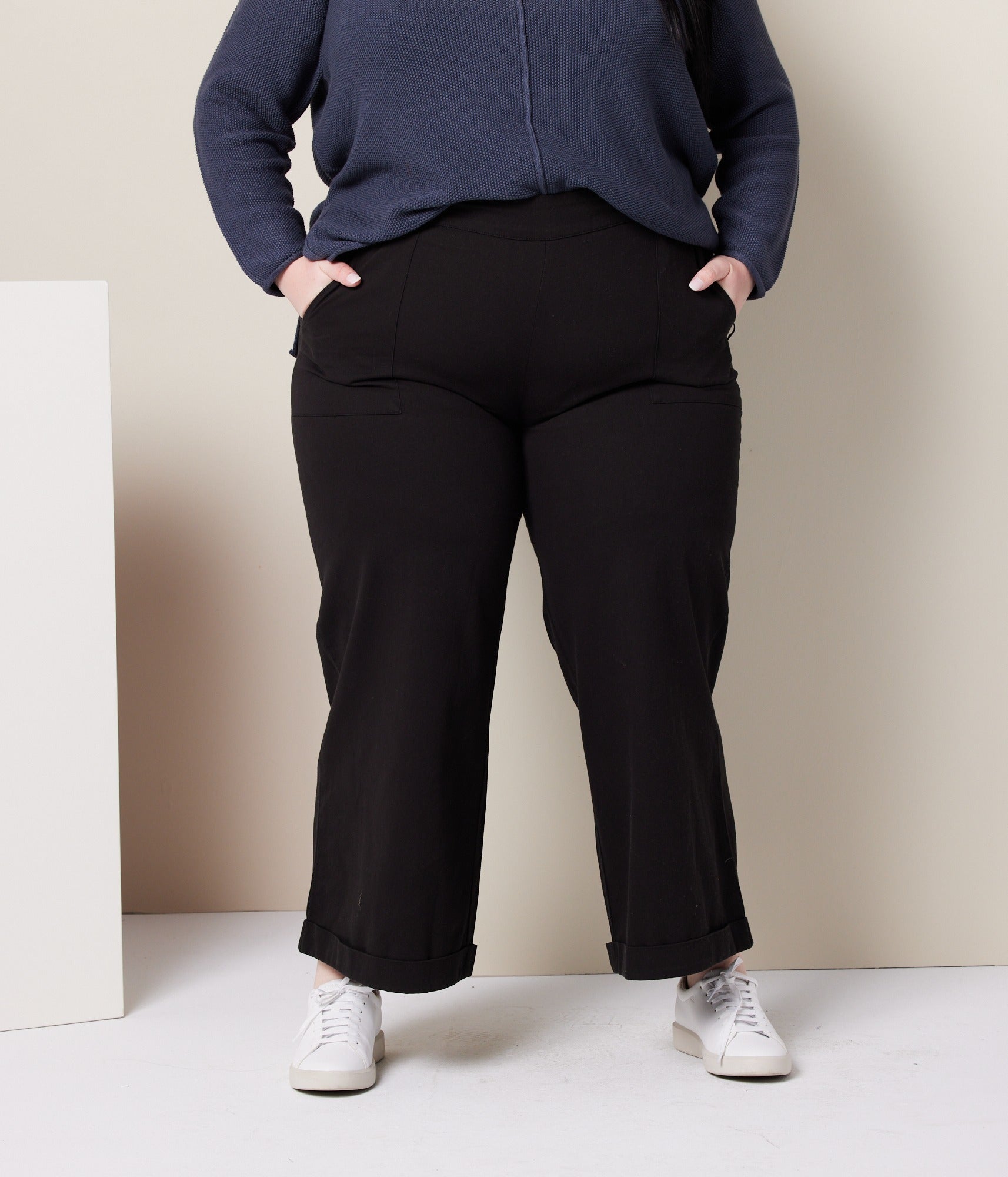 ボトムスその他 TheLatest Billie trousers in black cotton Billie Pant - Black