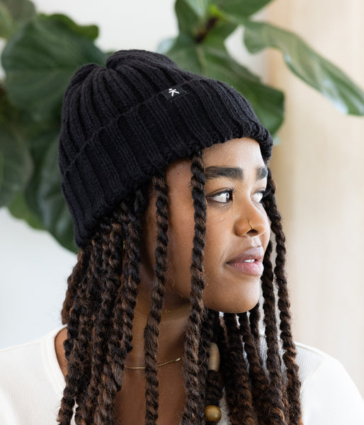 Rosarymoon Bucktail Knit Beanie ブラック Backtail Knit Beanie - ROSARYMOON OFFICIAL WEB STORE